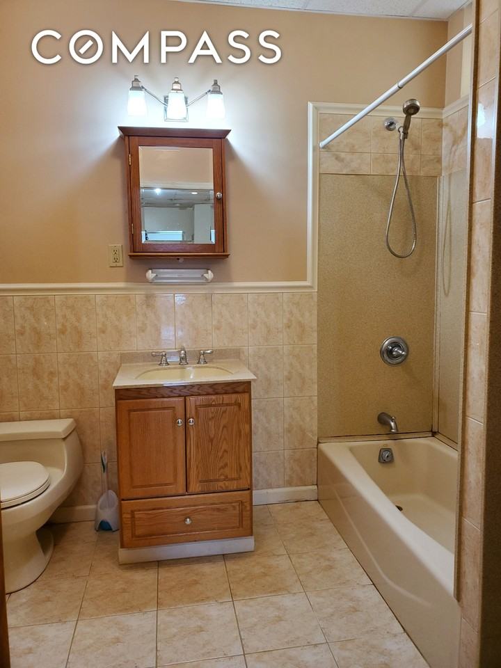 2361 23rd St #1G - Photo 3 of 8