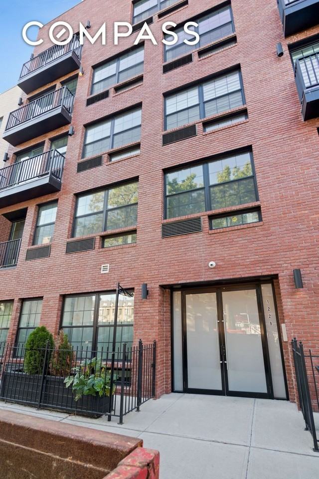 1229 Putnam Ave #4A - Photo 6 of 8