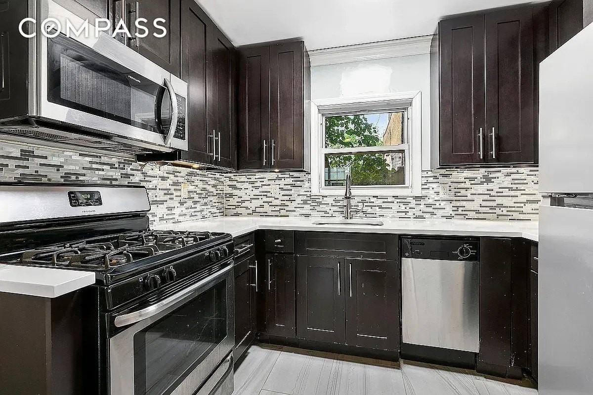 527 Carroll St #2R - Photo 4 of 7