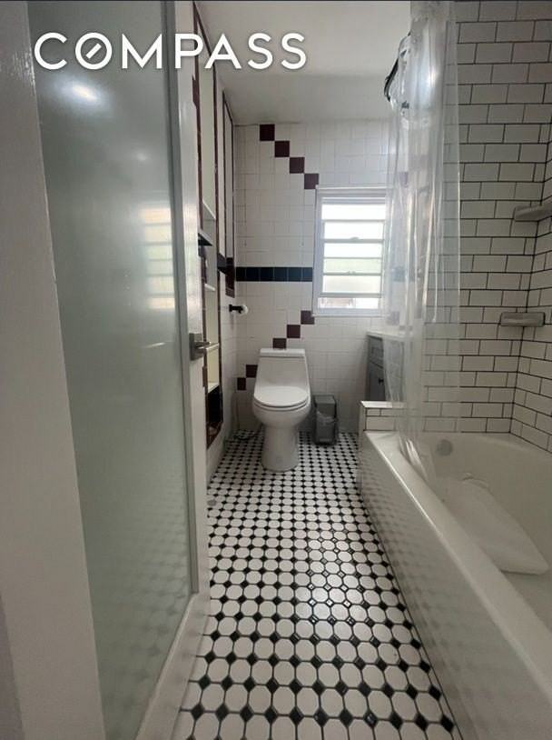 2450 38th St #F2 - Photo 2 of 5