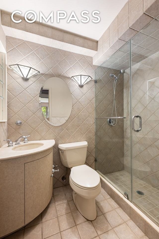 528 4th St #1 - Photo 4 of 12