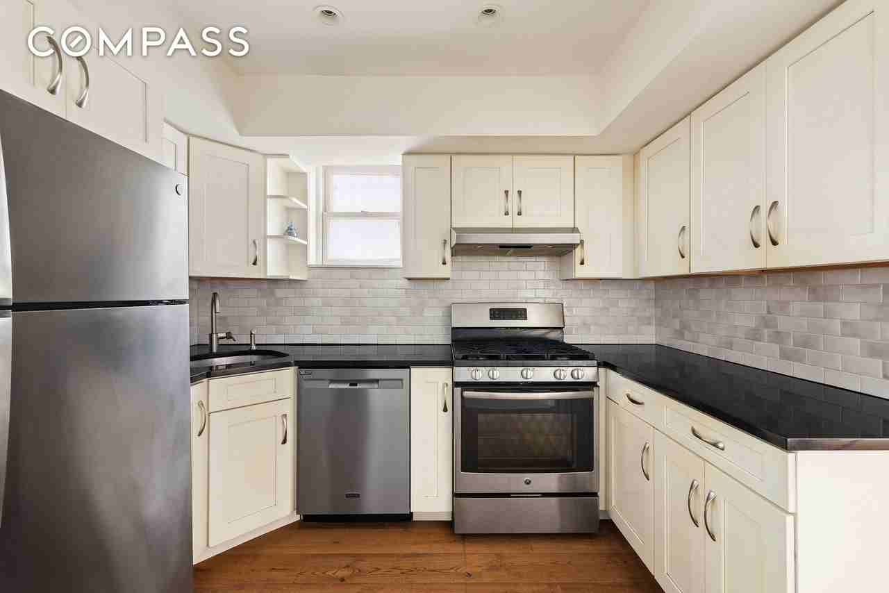 528 4th St #1 - Photo 5 of 12