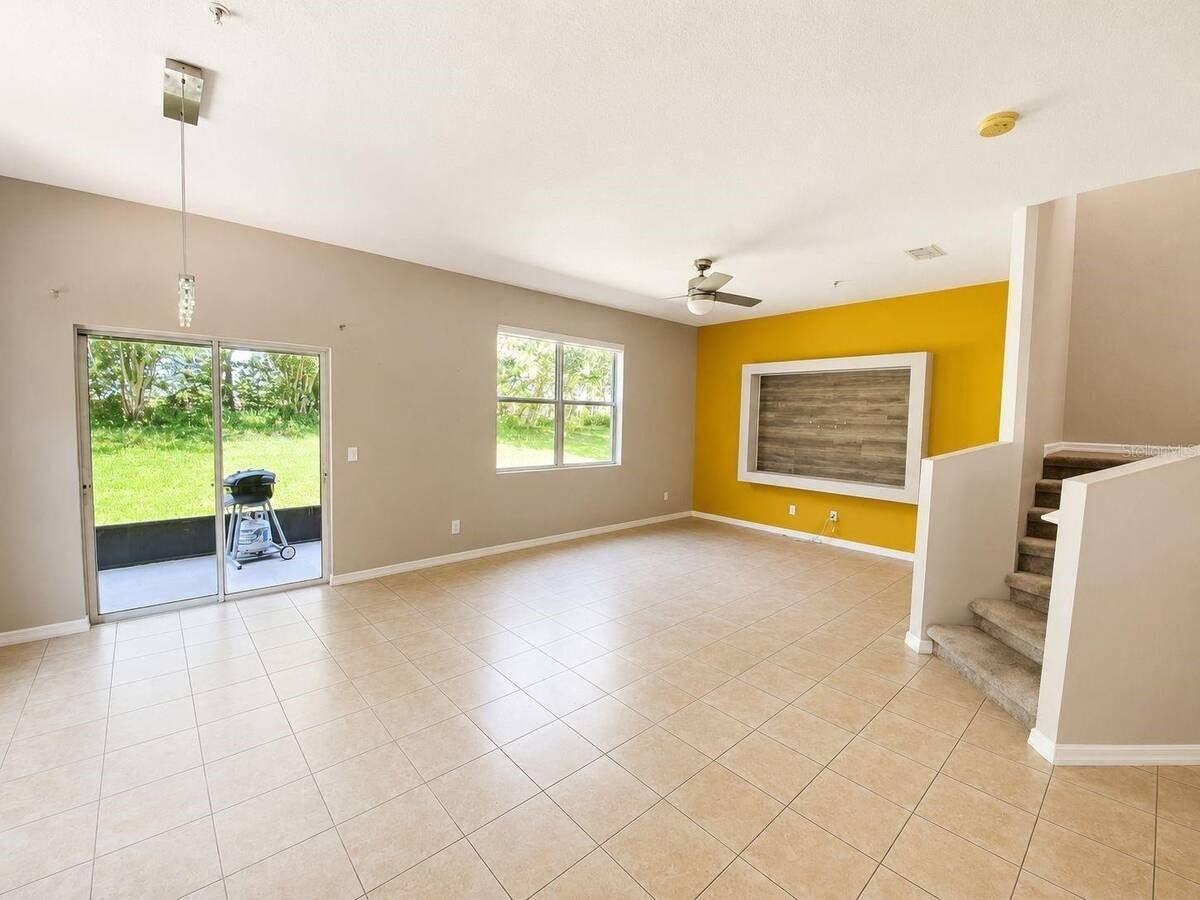 2256 Betsy Ross Ln - Photo 3 of 17