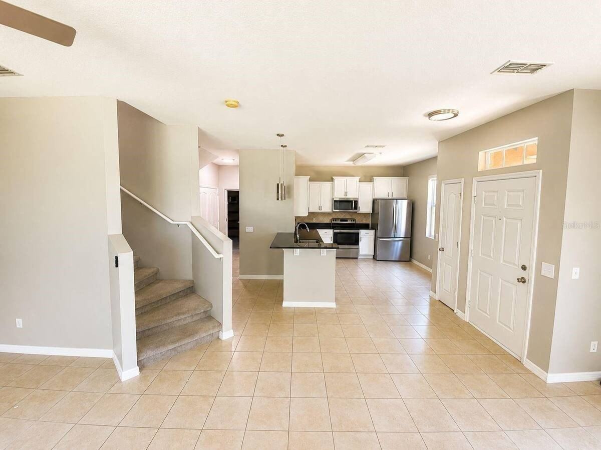 2256 Betsy Ross Ln - Photo 5 of 17