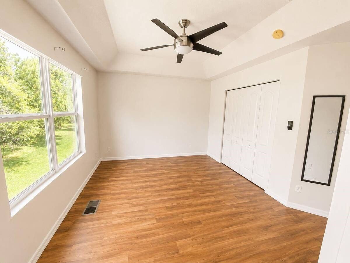 2256 Betsy Ross Ln - Photo 7 of 17