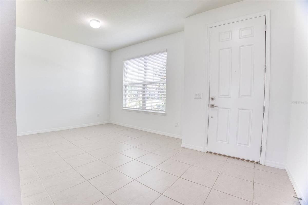 5270 Brydon Woods Cir - Photo 3 of 42