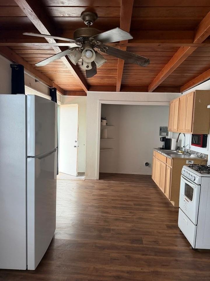 212 Orchard Dr #B - Photo 6 of 11