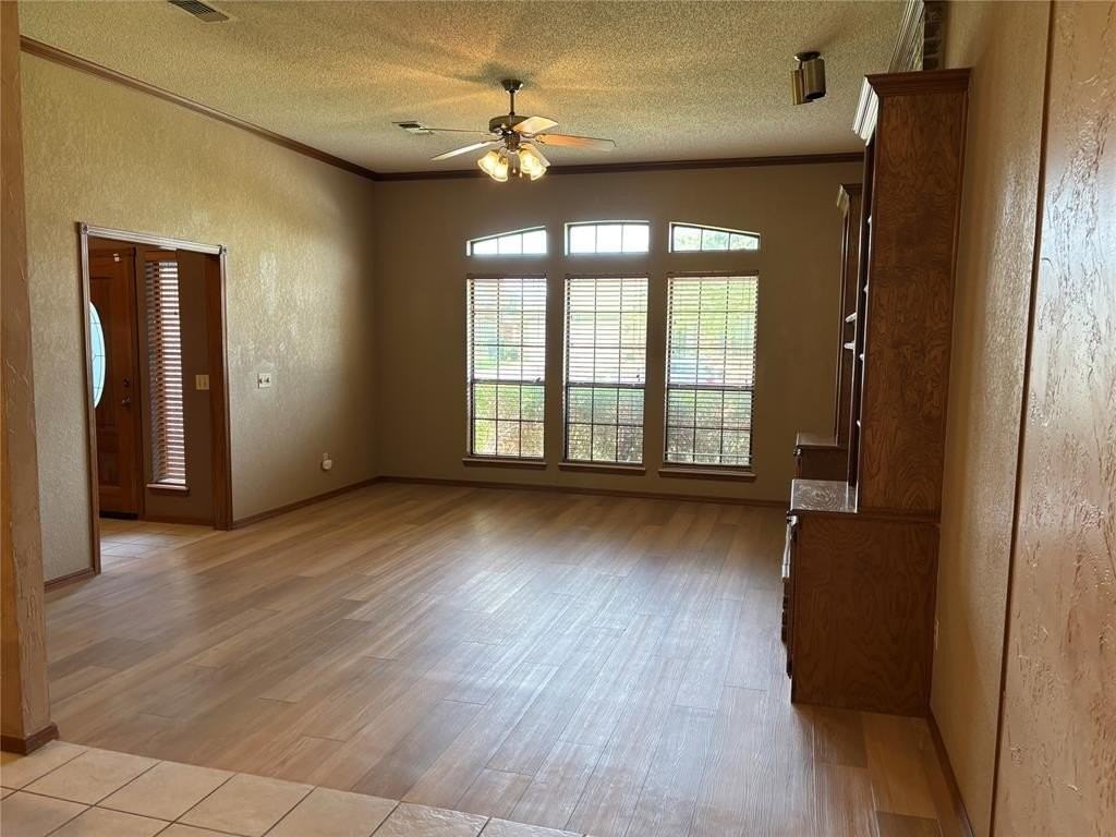 1112 Sw 132nd Pl - Photo 5 of 32