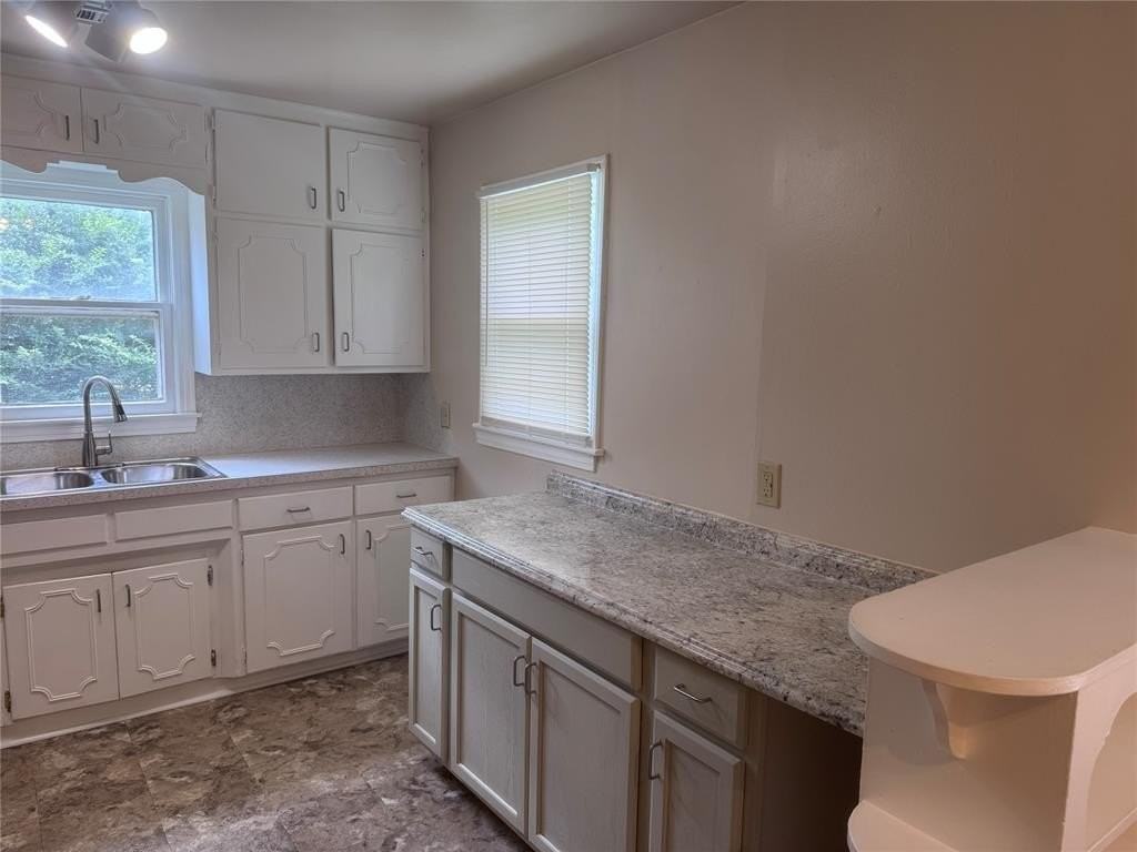 3817 Nw 33rd St - Photo 6 of 13