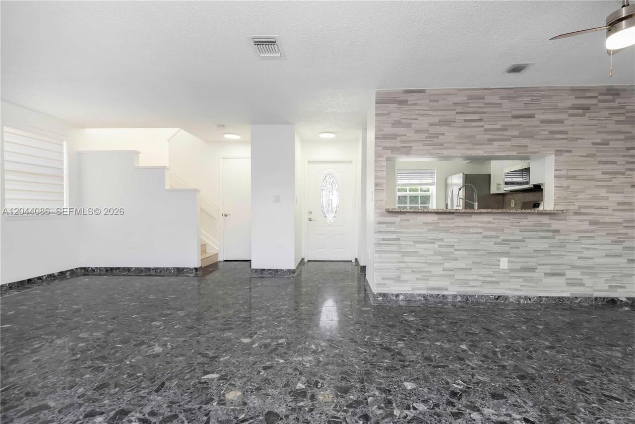 9044 Sw 148th Ct - Photo 4 of 8