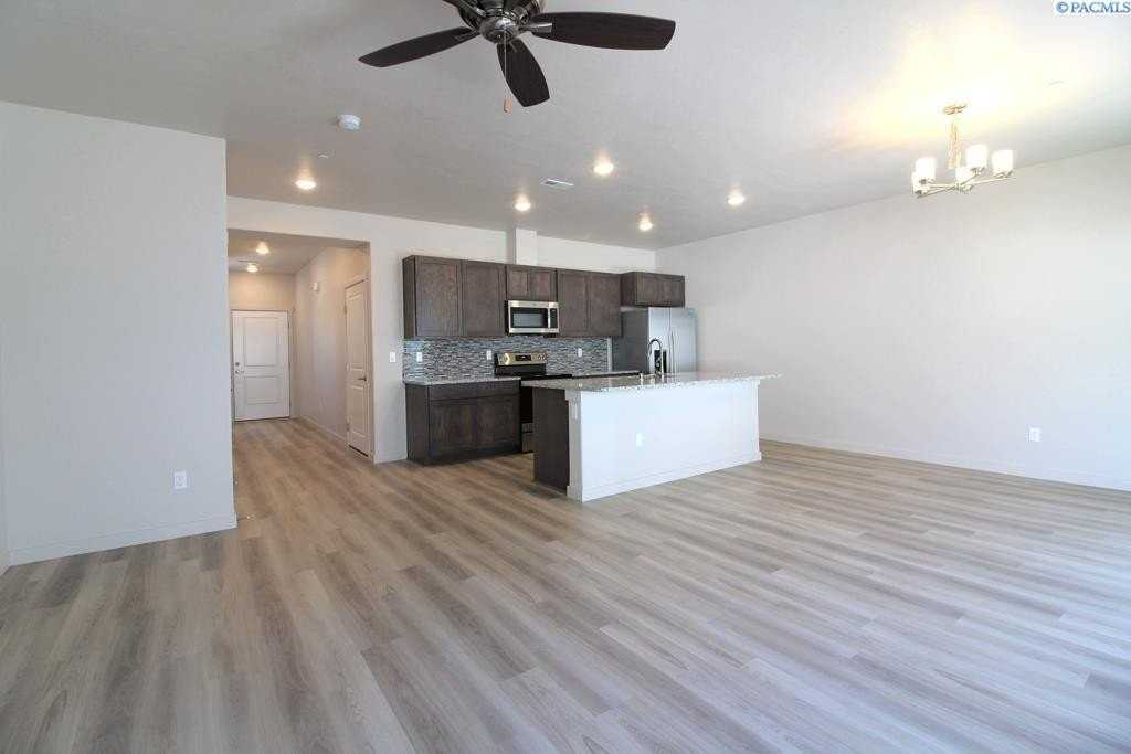 528 S Quillan Ct - Photo 2 of 9