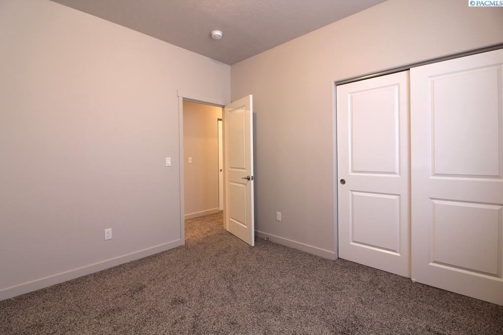 528 S Quillan Ct - Photo 6 of 9