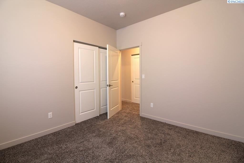528 S Quillan Ct - Photo 7 of 9