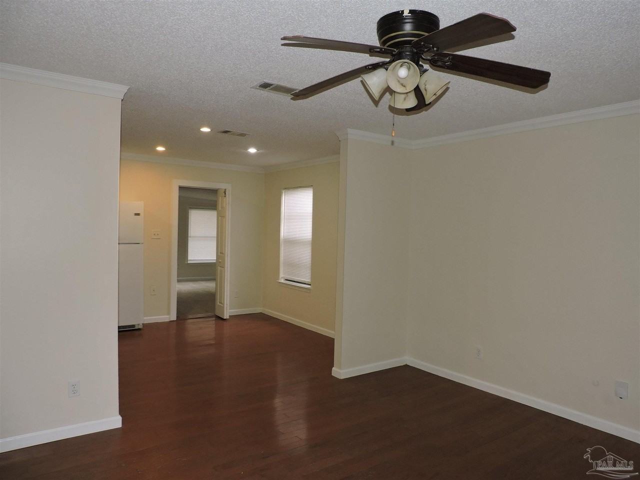 7823 Dartmoor Dr - Photo 3 of 20