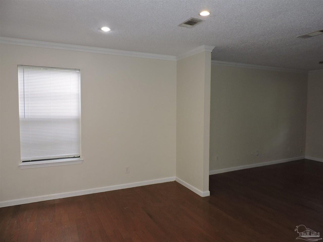 7823 Dartmoor Dr - Photo 6 of 20