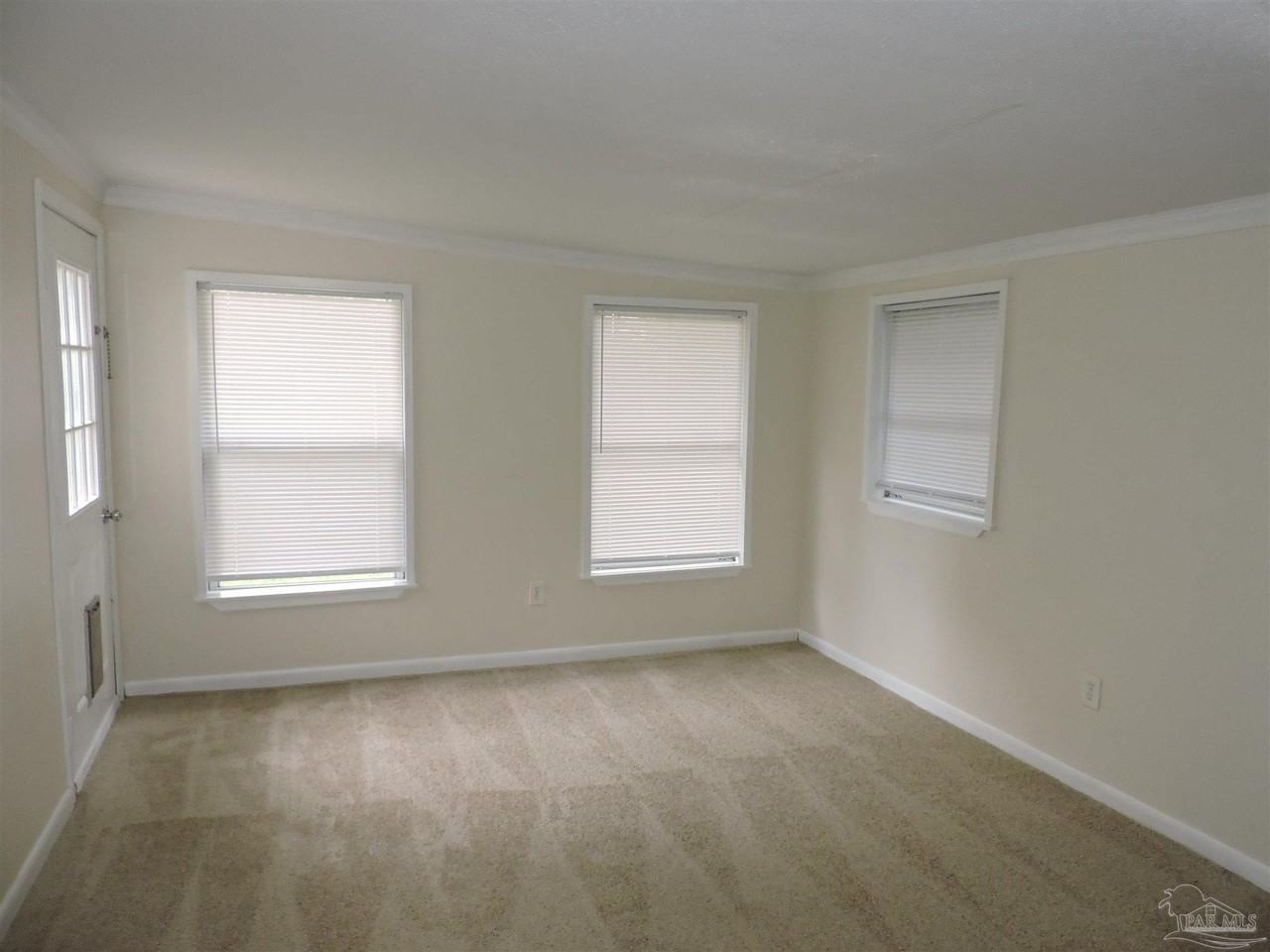 7823 Dartmoor Dr - Photo 7 of 20