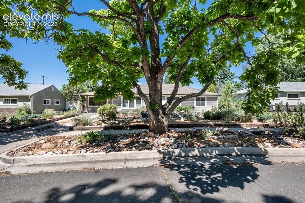 2140 Robin Dr