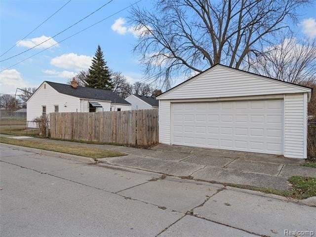 904 E Otis Ave - Photo 5 of 17