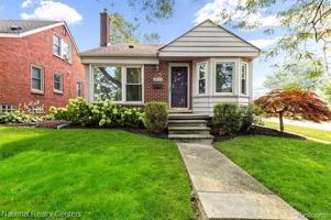 featured image of 4521 Elmwood Ave