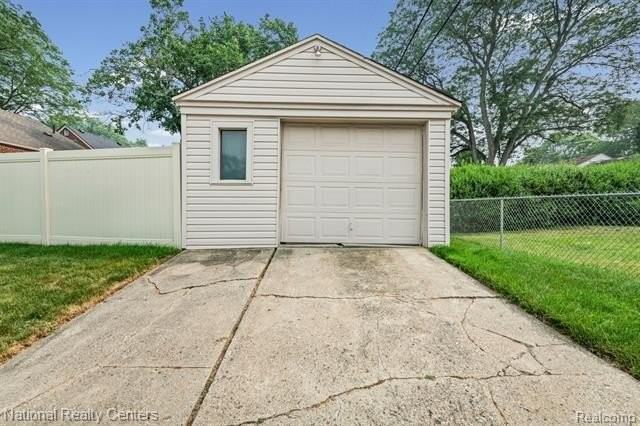 4521 Elmwood Ave - Photo 6 of 29