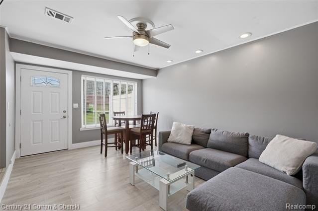 862 N Main St - Photo 2 of 19