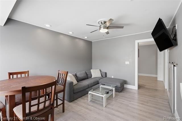 862 N Main St - Photo 3 of 19