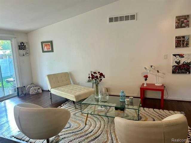 1085 Brooklawn Dr - Photo 5 of 22