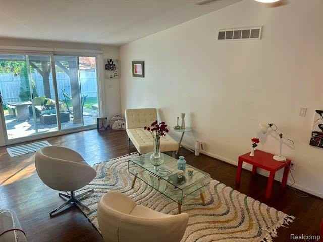 1085 Brooklawn Dr - Photo 4 of 22
