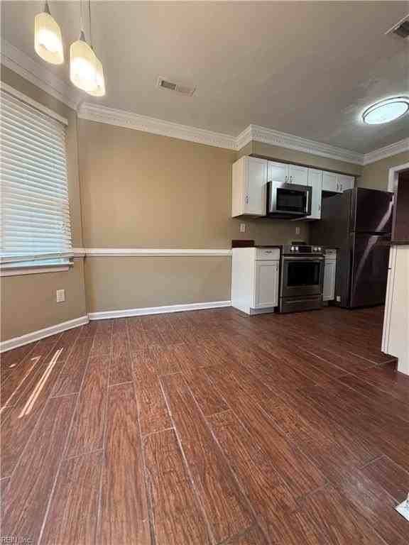1829 Candlelight Dr - Photo 2 of 19