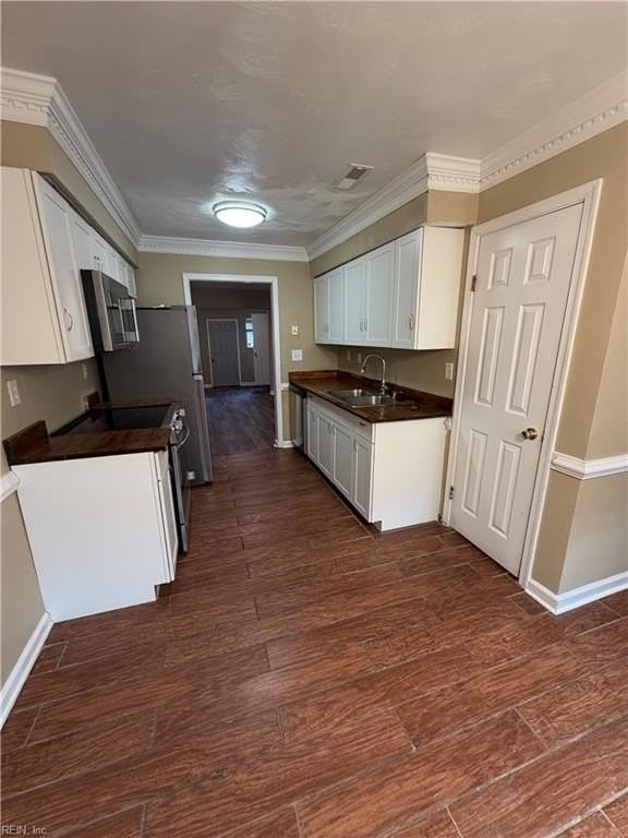1829 Candlelight Dr - Photo 3 of 19