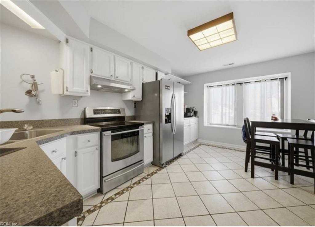 719 Waters Dr - Photo 6 of 16