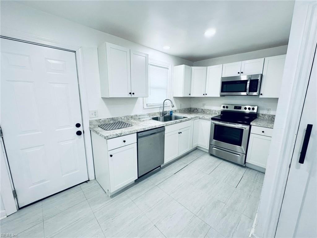 624 Chapel St - Photo 4 of 23