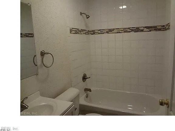 809 Paul St - Photo 4 of 28