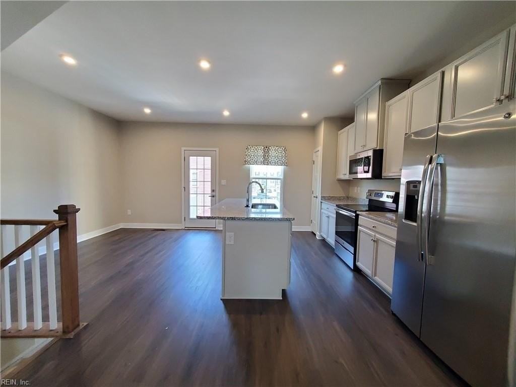 1807 Yardarm Way - Photo 3 of 20
