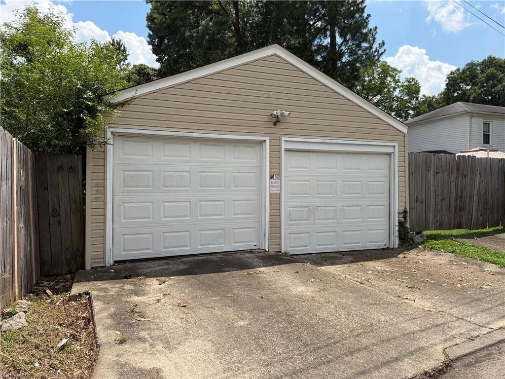 1700 Lansing Ave - Photo 3 of 19