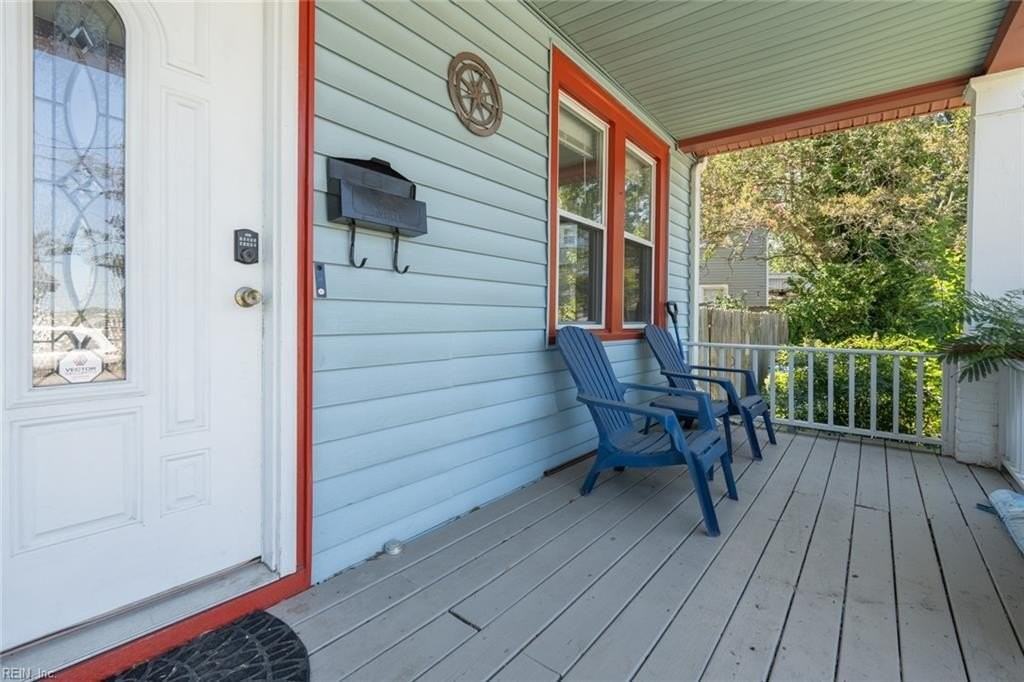 1519 Mathews Ter - Photo 4 of 36