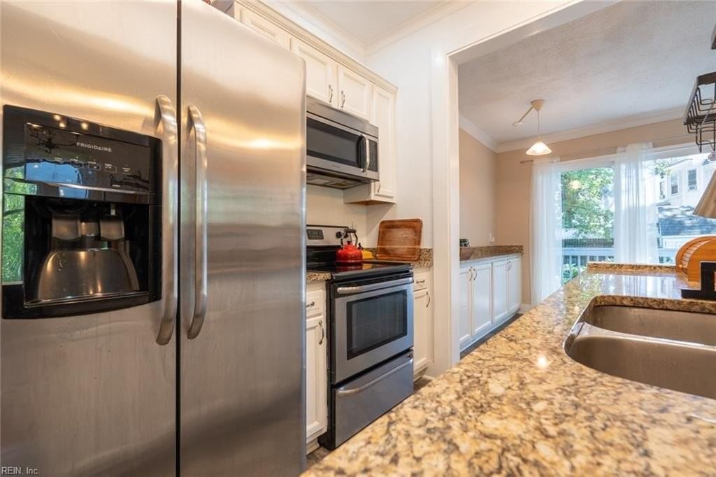 1519 Mathews Ter - Photo 5 of 36