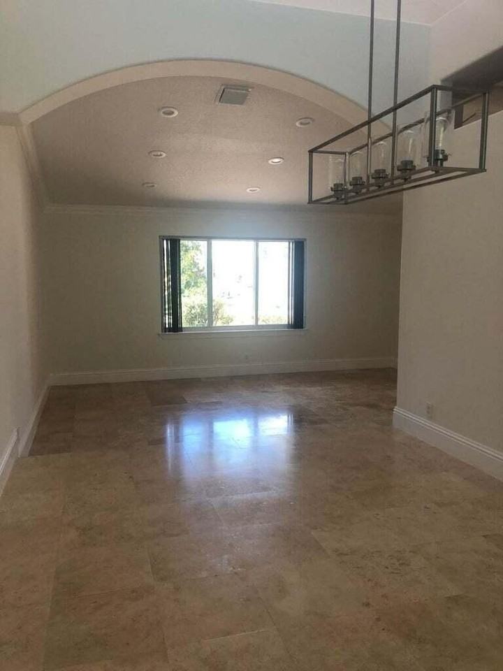 8649 Nw 57th Ct - Photo 4 of 29
