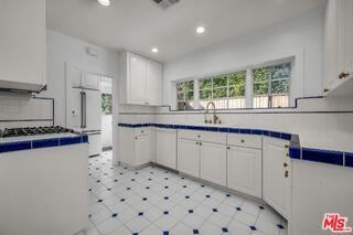 629 N Rexford Dr - Photo 7 of 8
