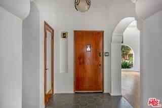 4126 S Bronson Ave - Photo 3 of 8