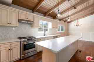 1604 Oak Ave - Photo 2 of 8