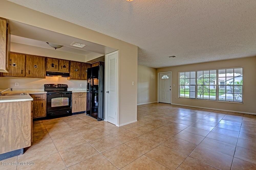 1640 Norman St Ne - Photo 5 of 24