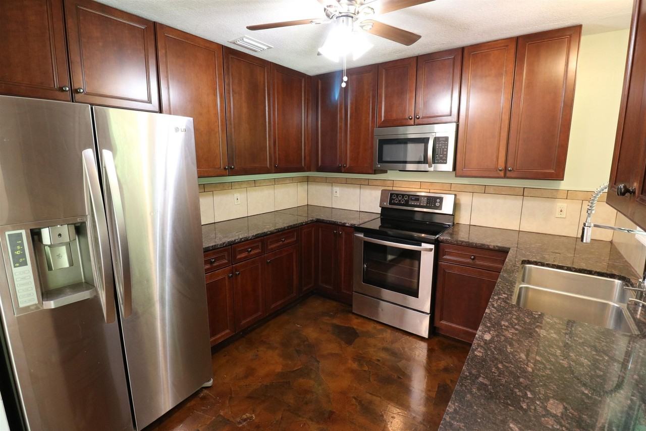 4225 Oak Ln - Photo 3 of 20
