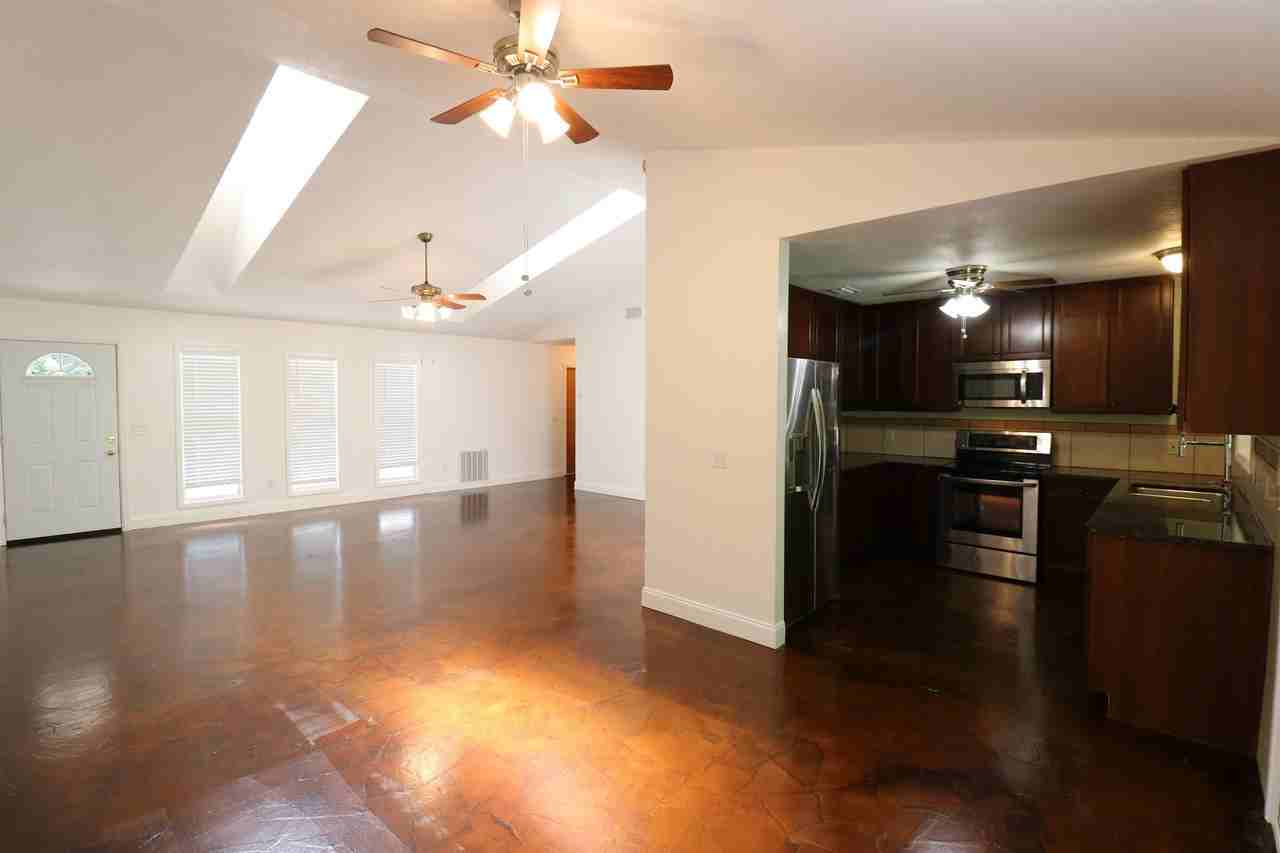 4225 Oak Ln - Photo 4 of 20