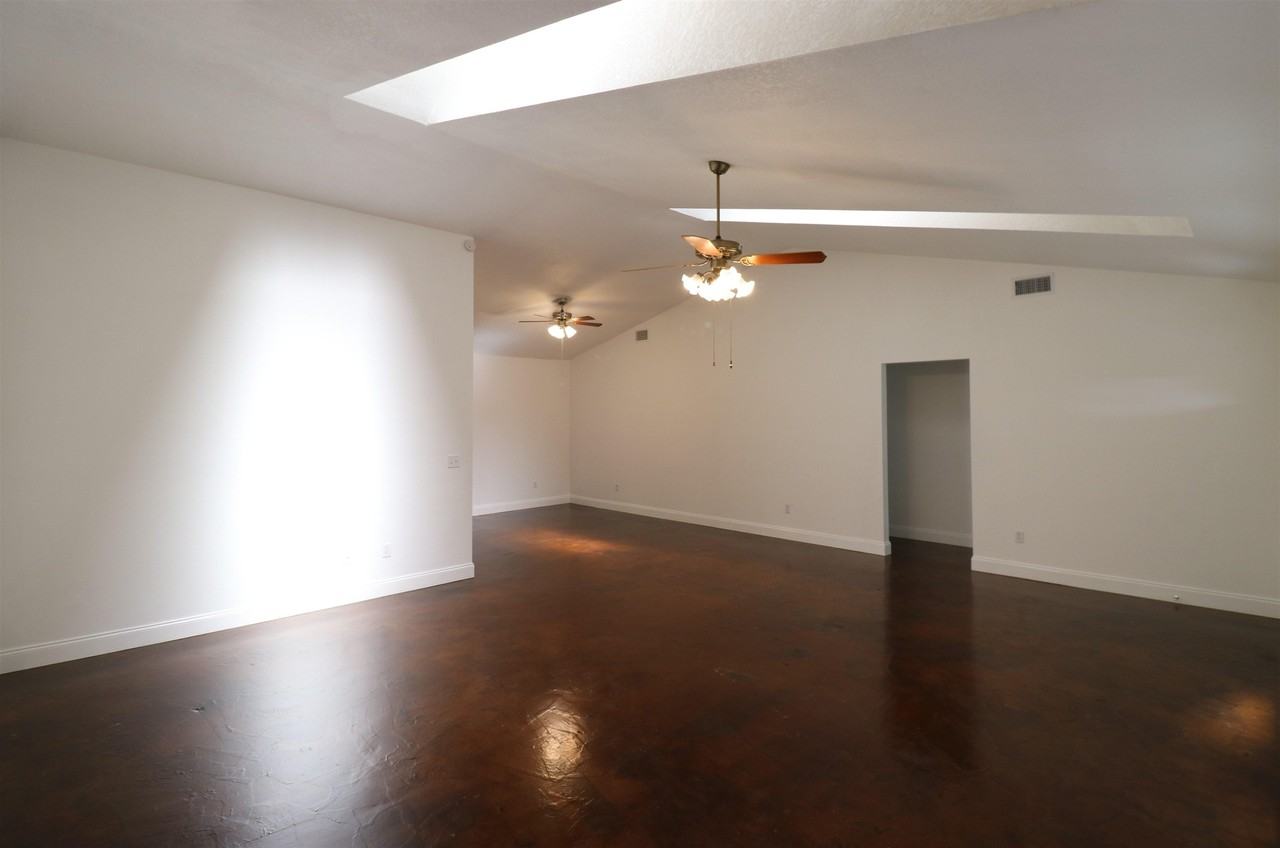 4225 Oak Ln - Photo 6 of 20