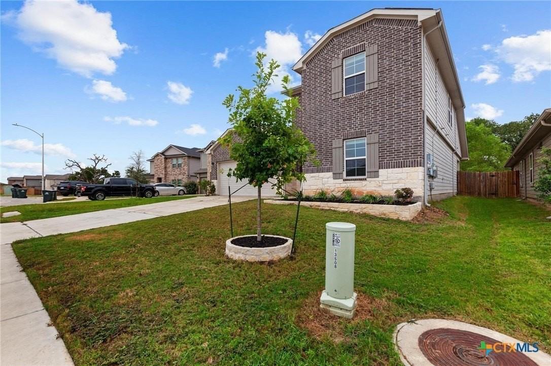 13508 Tai Londo Dr - Photo 3 of 33