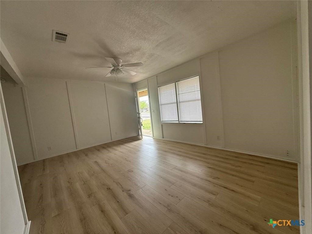 620 W Avenue B - Photo 3 of 19