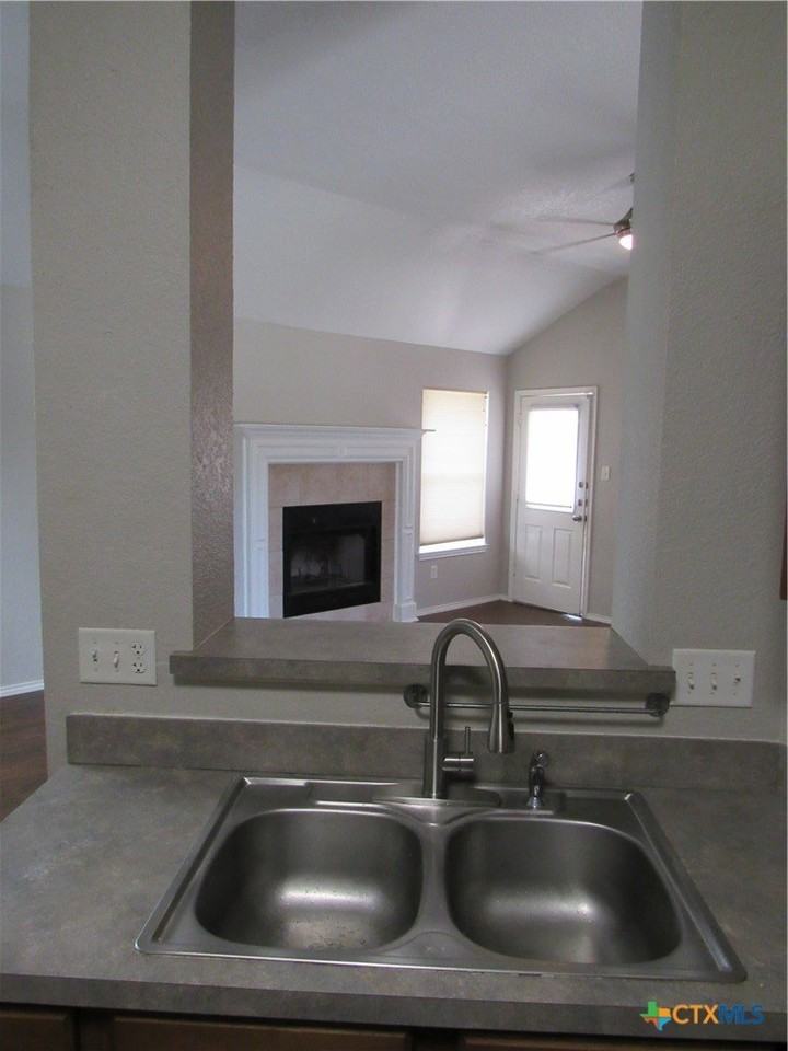 2805 Bastion Loop - Photo 7 of 22