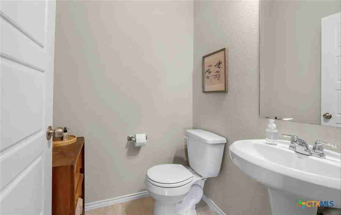 1642 Ranch House - Photo 3 of 34
