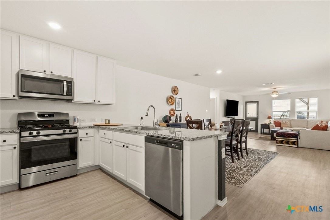9129 Navarro Vis - Photo 7 of 24